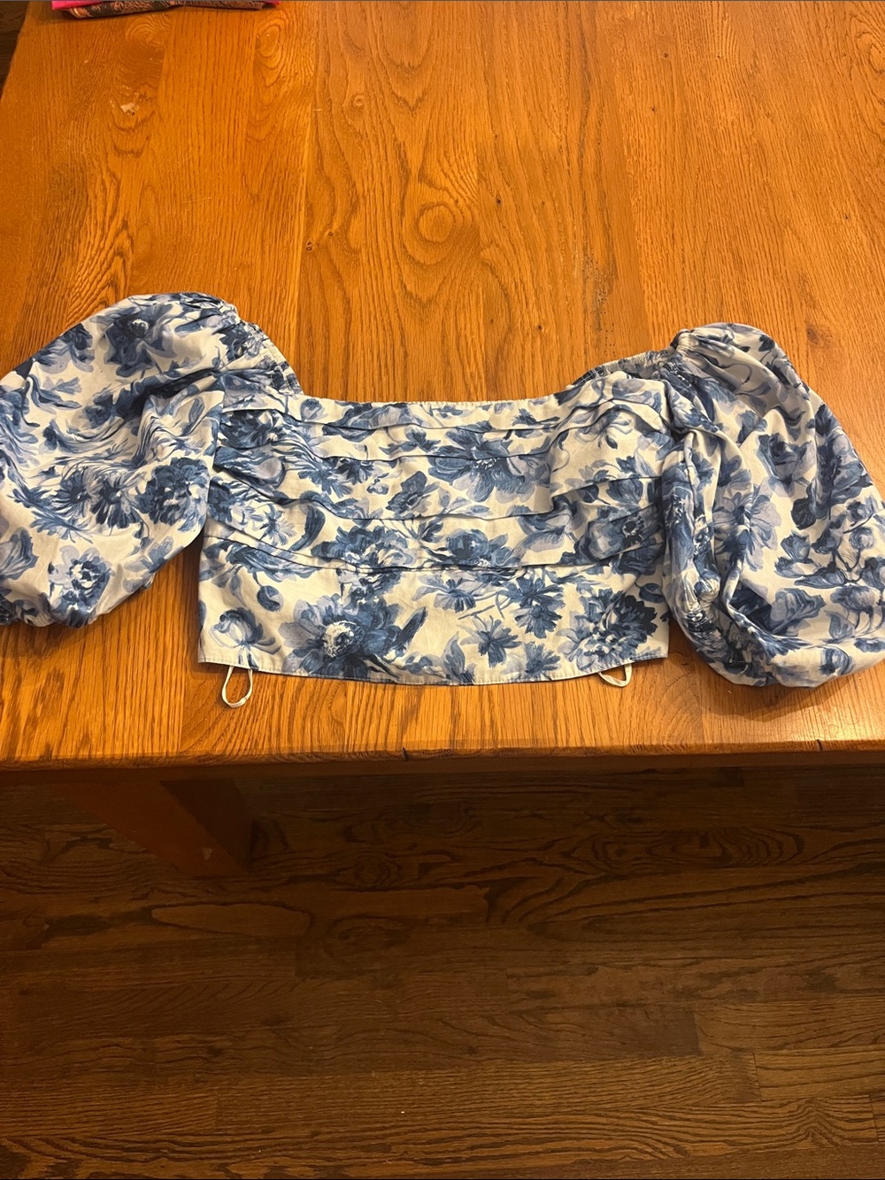 Abercrombie & Fitch White and Blue Floral Puff-Sleeve Crop Top